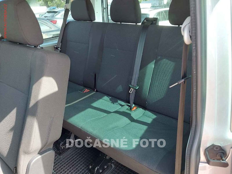 Volkswagen Transporter (2018) 2.0TDi 8míst, navi, 110kW - fotka 11 z 12