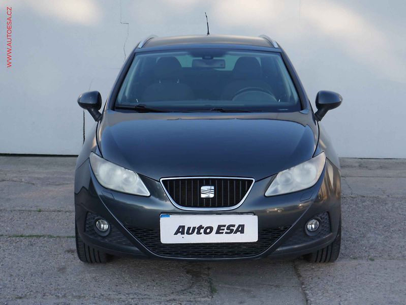 Seat Ibiza (2011) 1.6 TDi, AAC, výhř.sed. - fotka 2 z 18