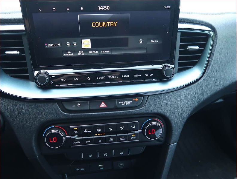 Kia Ceed (2024) 1.5 T-GDI - fotka 12 z 16