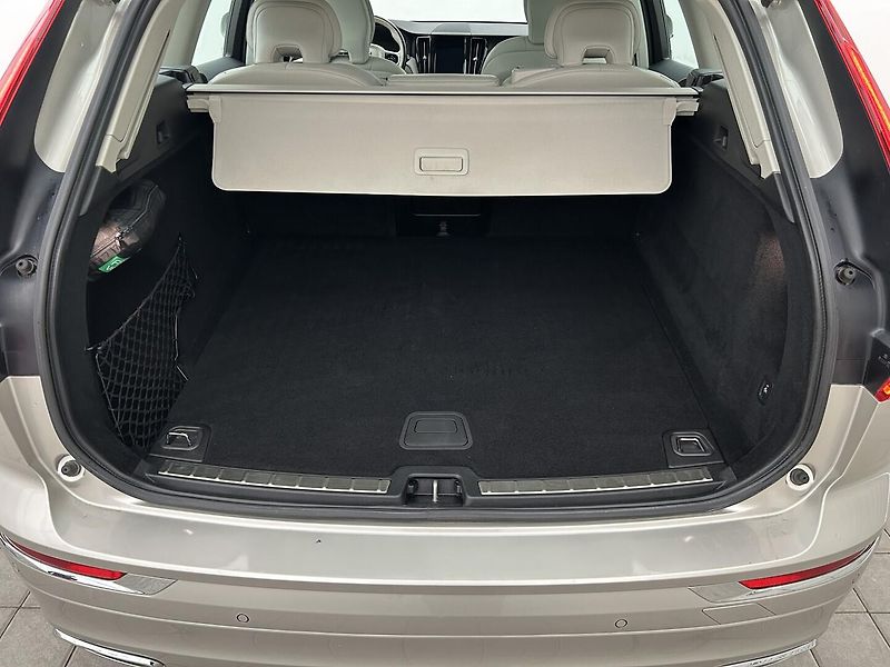 Volvo XC60 2.0 B5 4x4 Inscription - fotka 35 z 38