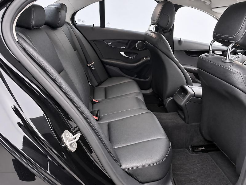Mercedes-Benz Třídy C 2,0 200 135kW Aut. Kůže DPH - fotka 12 z 27
