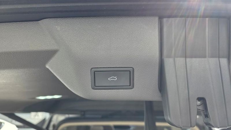 Volkswagen Multivan (2022) 1.4 TSi PHEV Long TZ SoH 97% - fotka 12 z 44