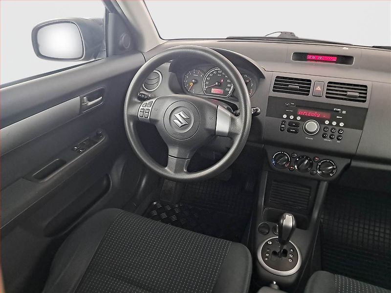 Suzuki Swift (2008) 1.3 i, Automat, po STK - fotka 7 z 18