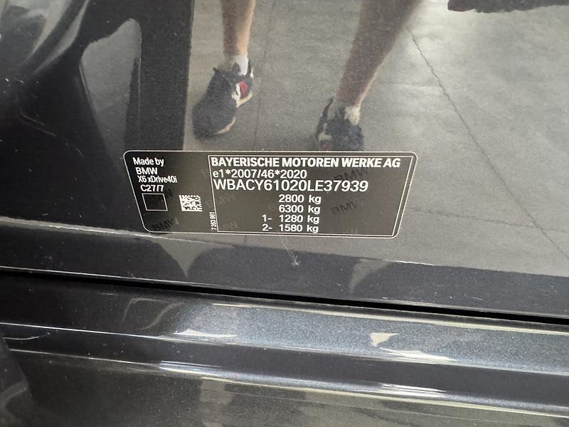 BMW X6 (2019) 40i REZERVACE - fotka 32 z 43