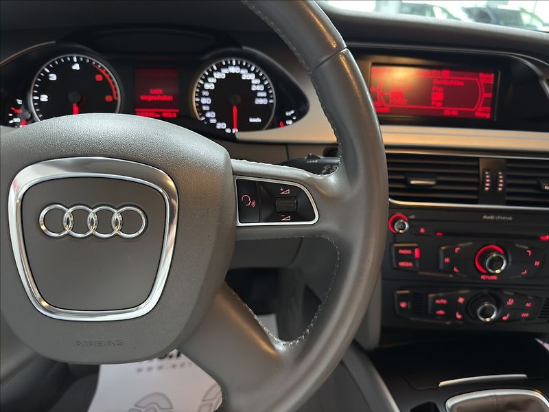 Audi A4 2,0   TDI B8 1.MAJITEL BI-XEN - fotka 10 z 43