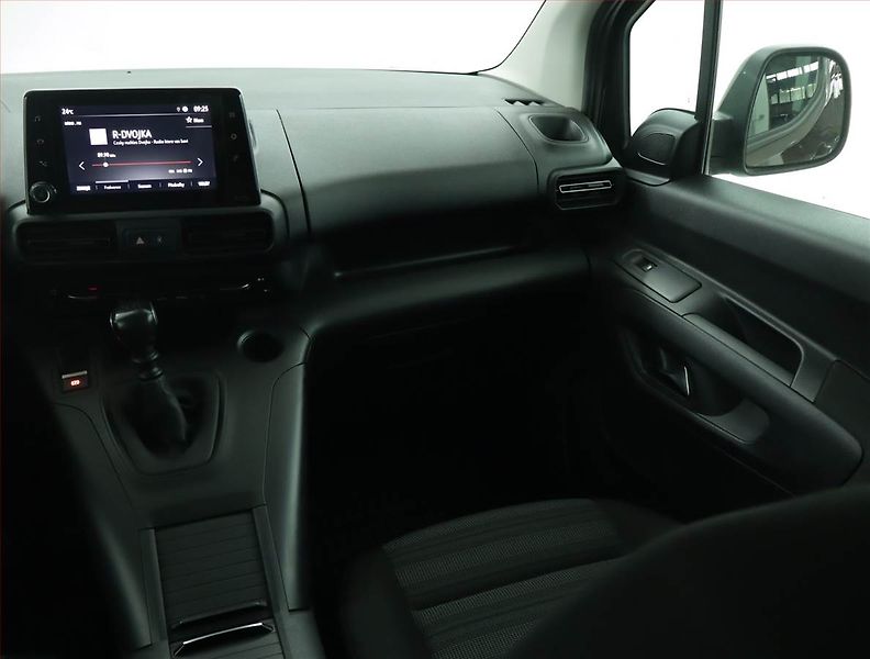 Opel Combo (2020) Maxi Edition 1.2 Turbo, 7Míst - fotka 8 z 17