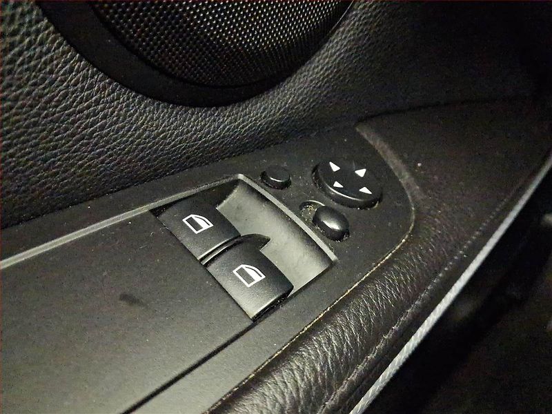 BMW Řada 3 (2008) M Paket 320 d, Automat - fotka 16 z 16