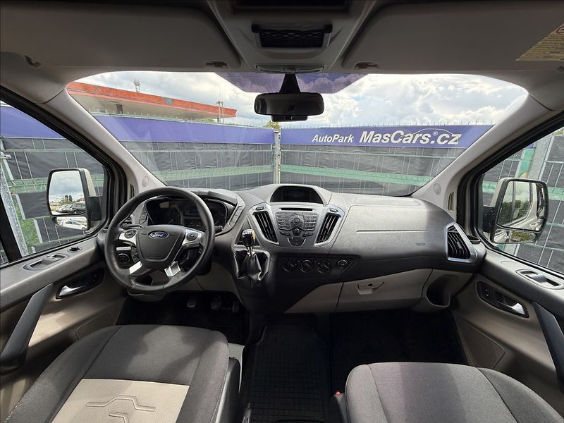 Ford Tourneo Custom 2.2 TDCi Titanium 8míst - fotka 8 z 22