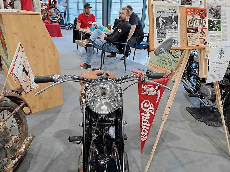 Petr Kenny Burian stojí za kuriózní výstavou legendárních československých motocyklů Jawa a ČZ.