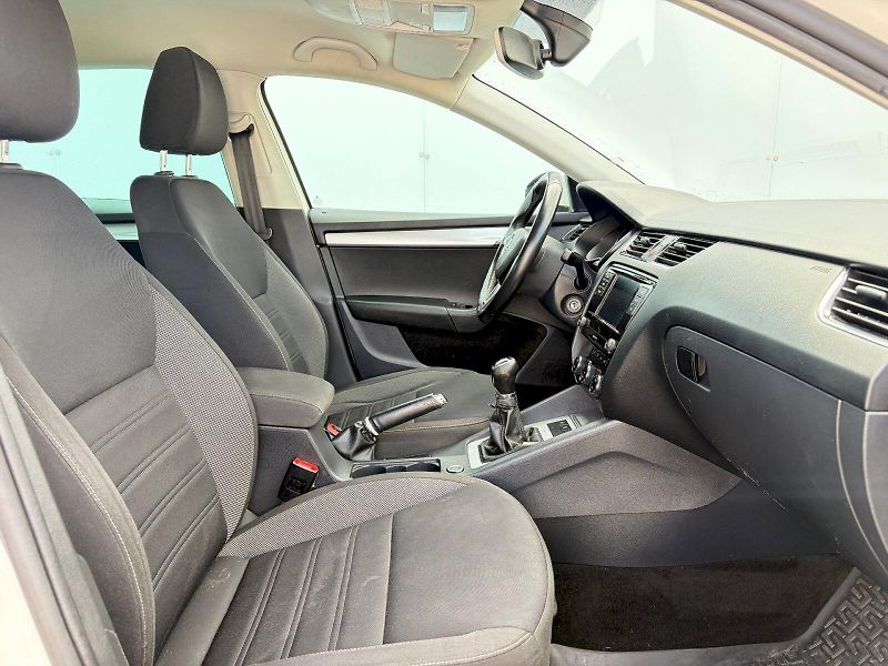Škoda Octavia (2020) 1.6 TDI / 85kW / TOUR - fotka 10 z 29