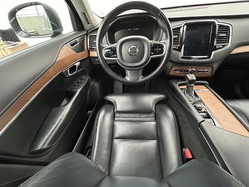 Volvo XC90 2.0 D5 4x4 Inscription - fotka 14 z 35