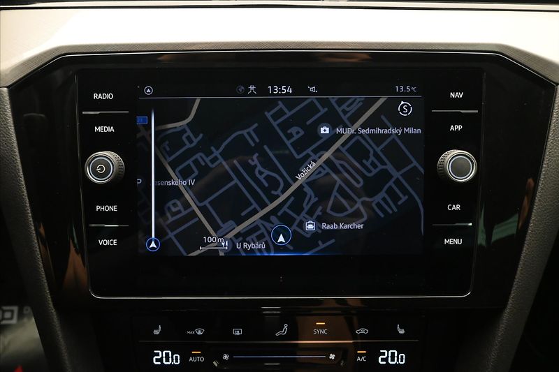 Volkswagen Passat 2,0 TDI 110kW DSG Business Zár - fotka 20 z 32