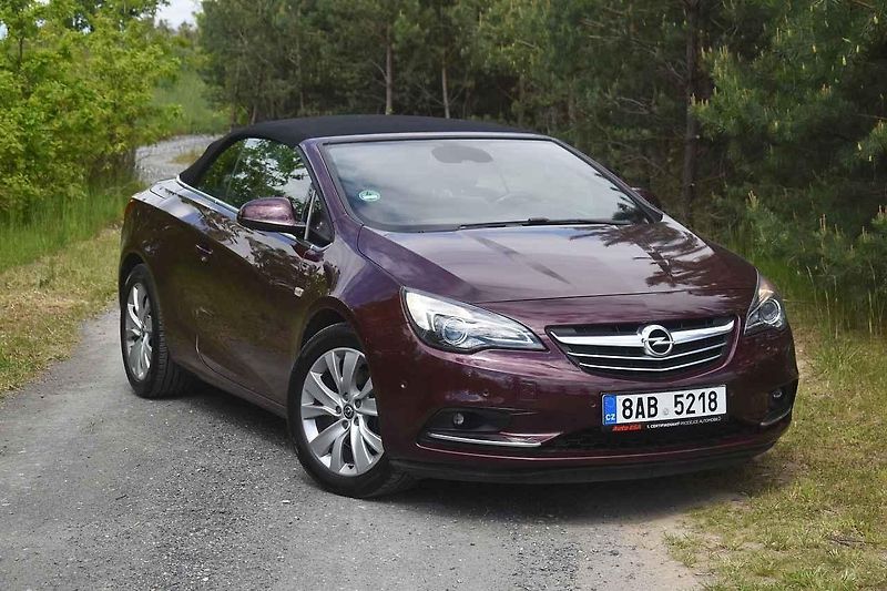 Opel Cascada se hodí třeba na výjižďky k vodě.