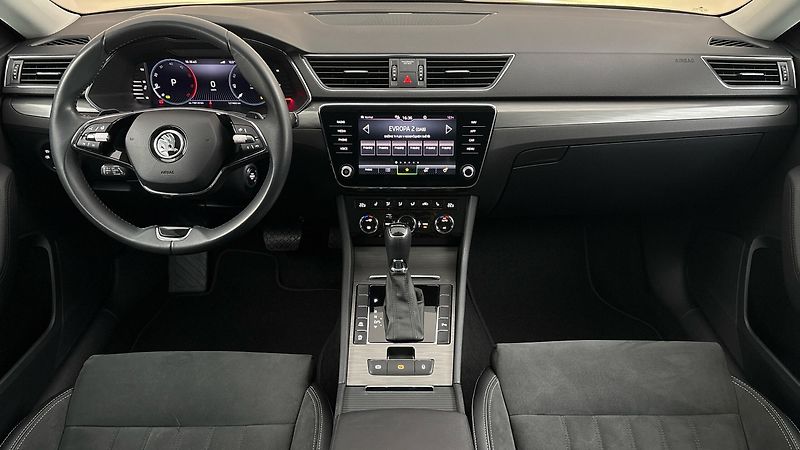 Škoda Superb 2.0 TDI DSG Style Combi - fotka 8 z 28