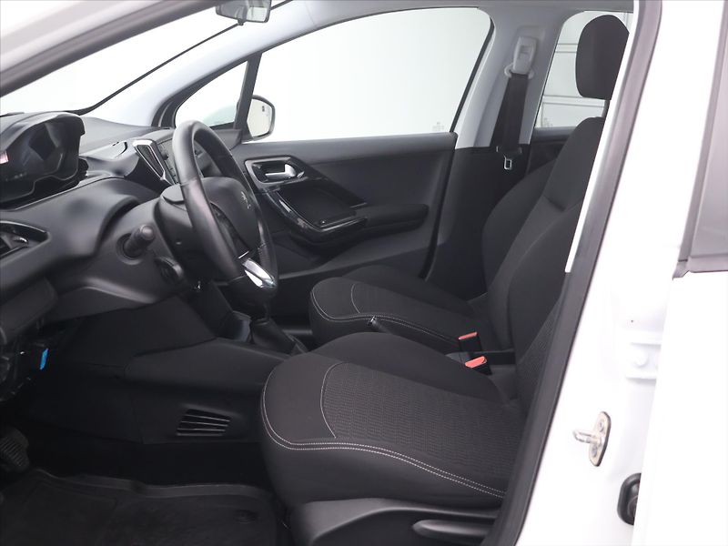 Peugeot 208 1,2 PureTech Klima CZ 1.Maj. - fotka 11 z 32