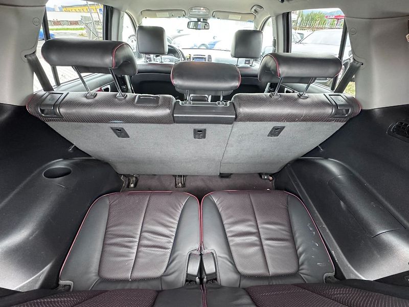 Hyundai Santa Fe (2007) 4X4 2,2CRDI 114KW 7 MÍST AUTOM - fotka 42 z 50
