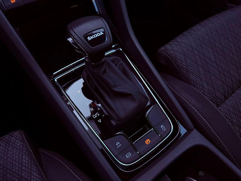 Škoda Karoq 1.5 TSi DSG Style, ČR, 1.Maj - fotka 28 z 34