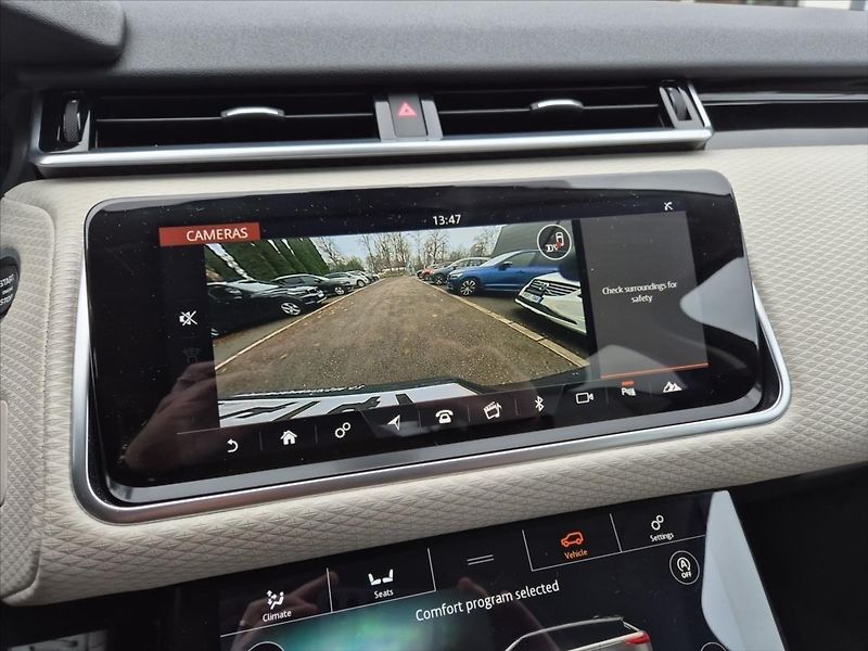 Land Rover Range Rover Velar 3,0 D300 SE AT AWD - fotka 16 z 19