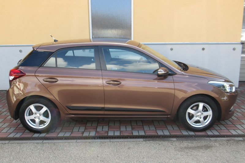 Hyundai i20 1.2i KLIMA PŮVOD ČR 1 MAJITEL - fotka 3 z 19