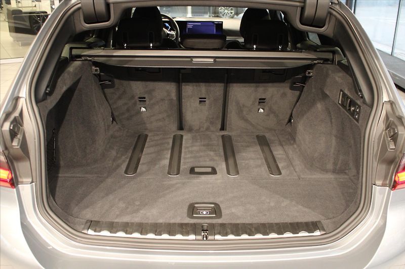 BMW Řada 3 320d xDrive M Sport DAProf/360 - fotka 31 z 35