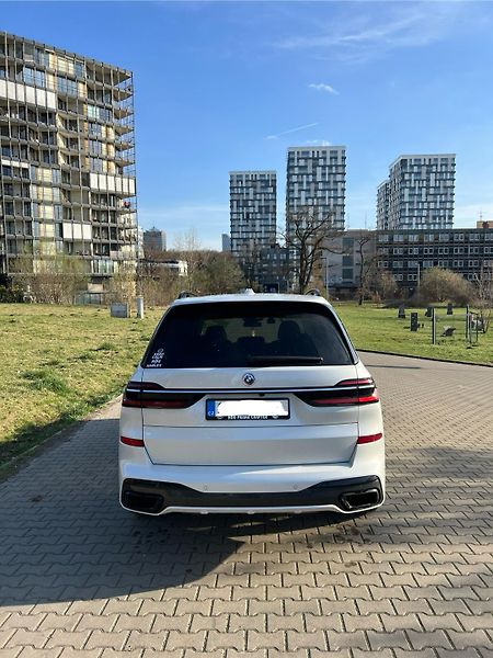 BMW X7 (2022) xDrive40i - fotka 3 z 6