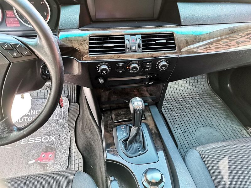 BMW Řada 5 (2005) 3.0d 160kw M57 Automat - fotka 13 z 27