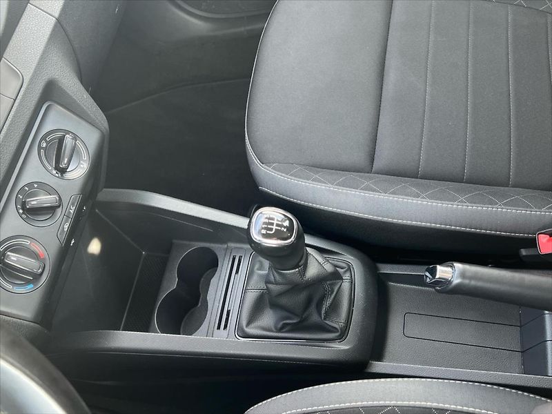 Škoda Fabia 1,0 TSi 70kW AMBITION PLUS  II - fotka 18 z 23