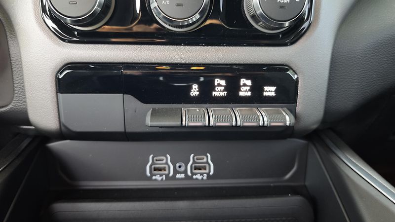 Dodge RAM (2026) 1500, 5.7 V8  Bighorn MY26 - fotka 39 z 50