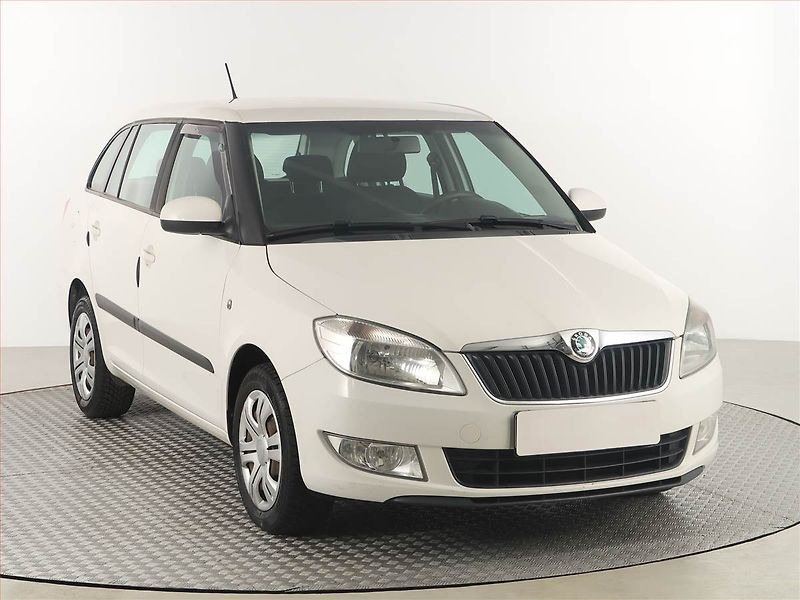 Škoda Fabia (2012) 1.2 TSI, po STK, rezervace - fotografie inzerátu