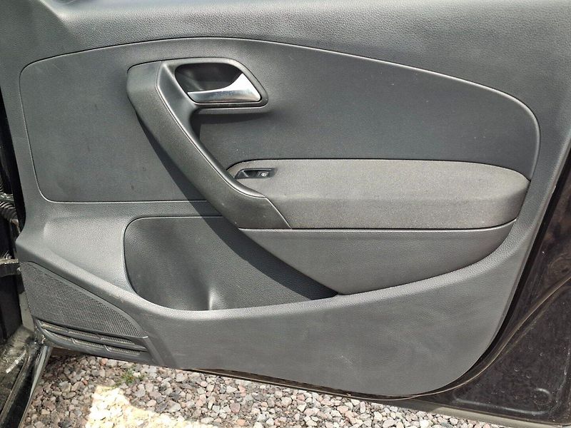 Volkswagen Polo (2012) 1.4i 63kW STYLE -VÝBAVA! - fotka 23 z 37