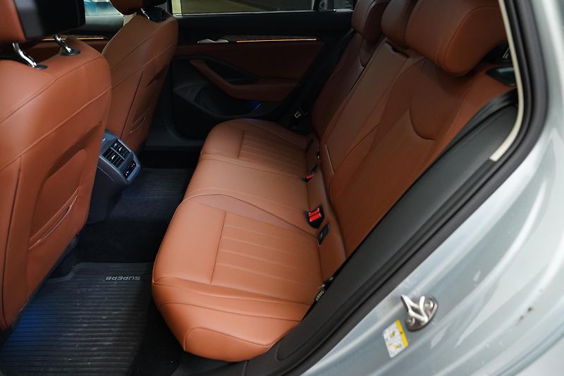 Škoda Superb - fotka 27 z 29