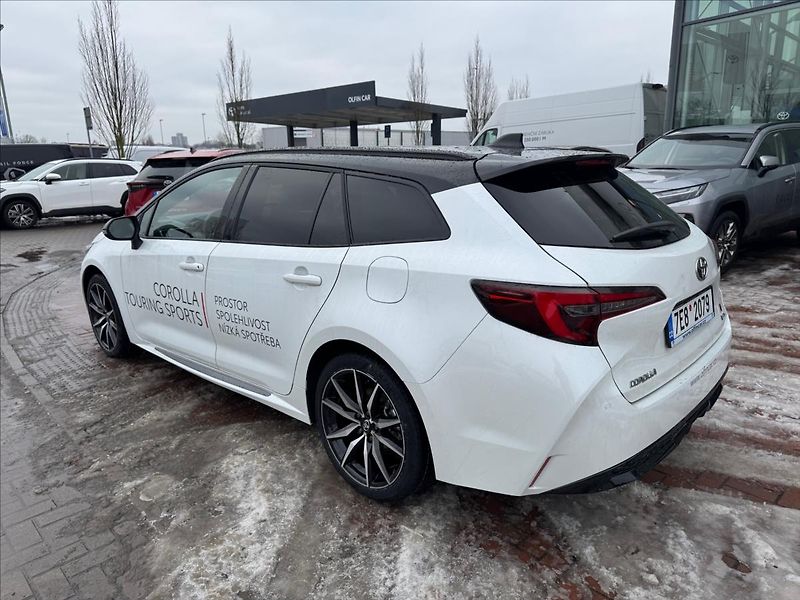 Toyota Corolla 1,8 GR Sport Dynamic - fotka 8 z 12