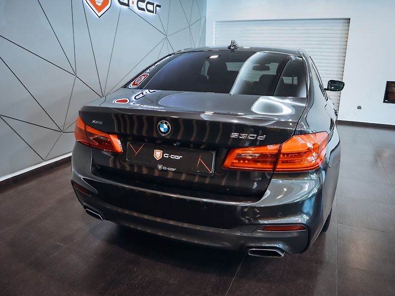 BMW Řada 5 530d xDrive M-paket 195 kW - fotka 6 z 28