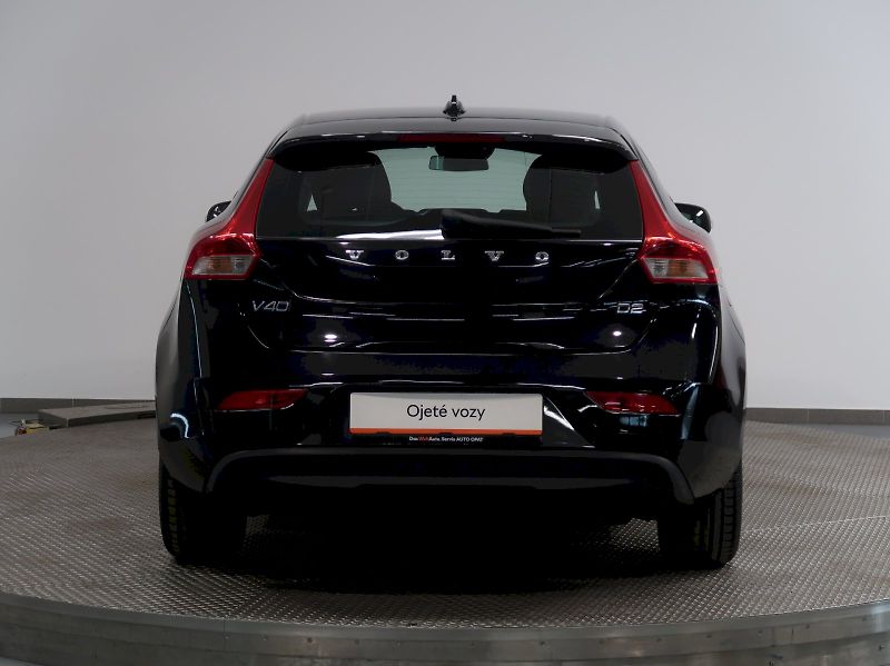 Volvo V40 (2016) 2.0D 88KW - fotka 9 z 26