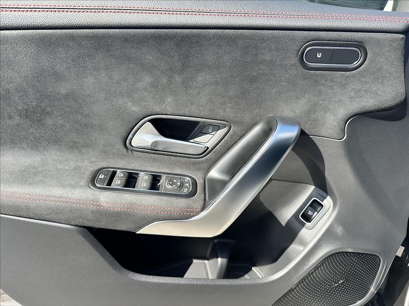 Mercedes-Benz CLA 200d AMG linie Style Edition - fotka 11 z 12