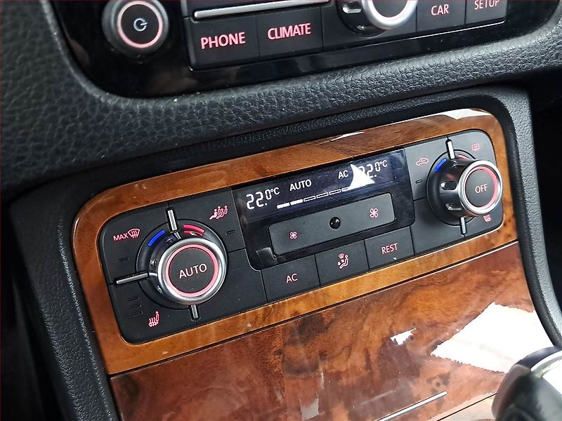 Volkswagen Touareg (2010) 3.0 TDI, 4X4, Automat, Kůže - fotka 17 z 25