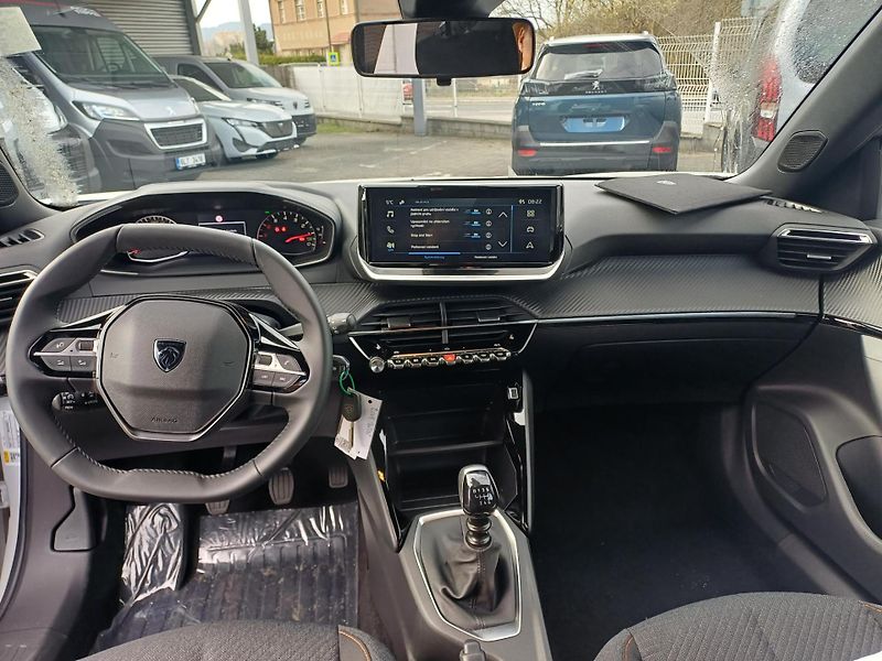 Peugeot 2008 (2026) STYLE 1.2 PurTech 100 k manuál - fotka 15 z 23
