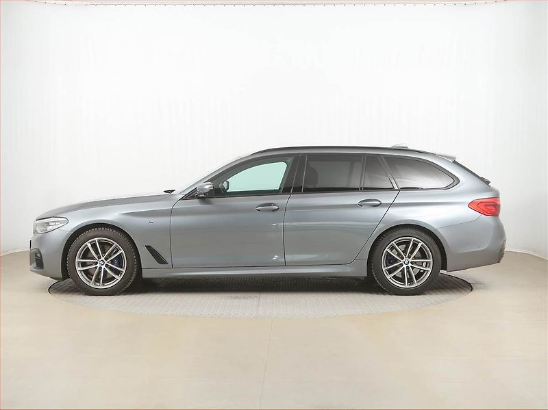 BMW Řada 5 (2020) 530i xDrive - fotka 3 z 25