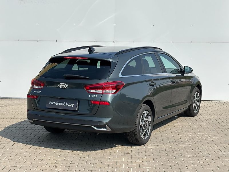 Hyundai i30 1.5 T-GDi 103kW DCT Style - fotka 2 z 28