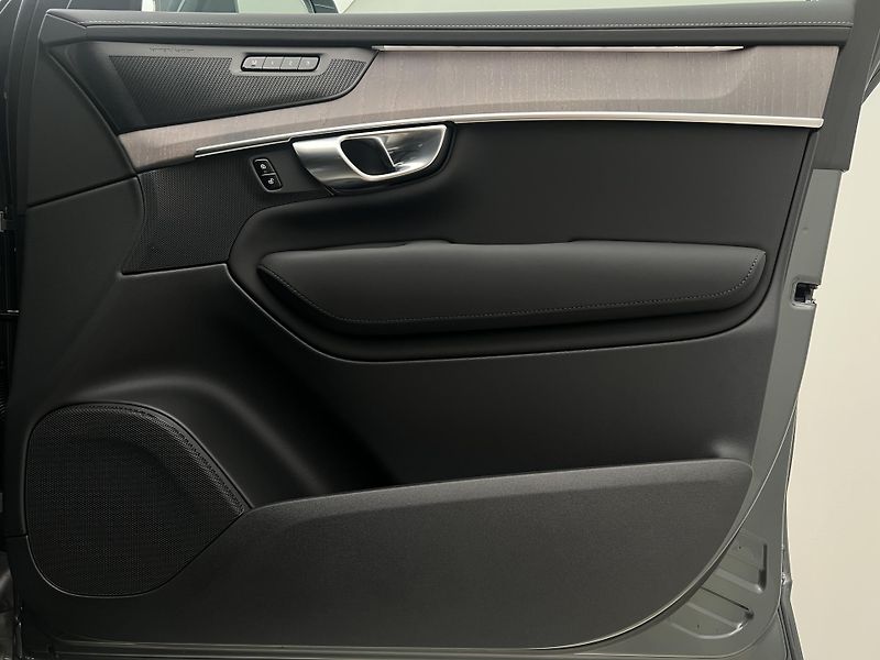 Volvo XC90 (2026) T8 AWD PLUS BRIGHT - fotka 9 z 50