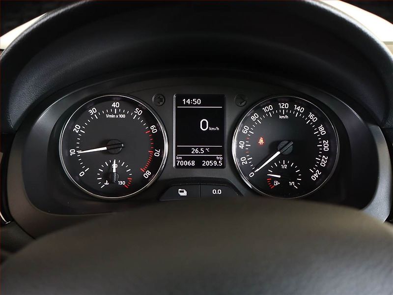 Škoda Rapid (2014) Ambition 1.2 TSI, Serv.kniha - fotka 9 z 14