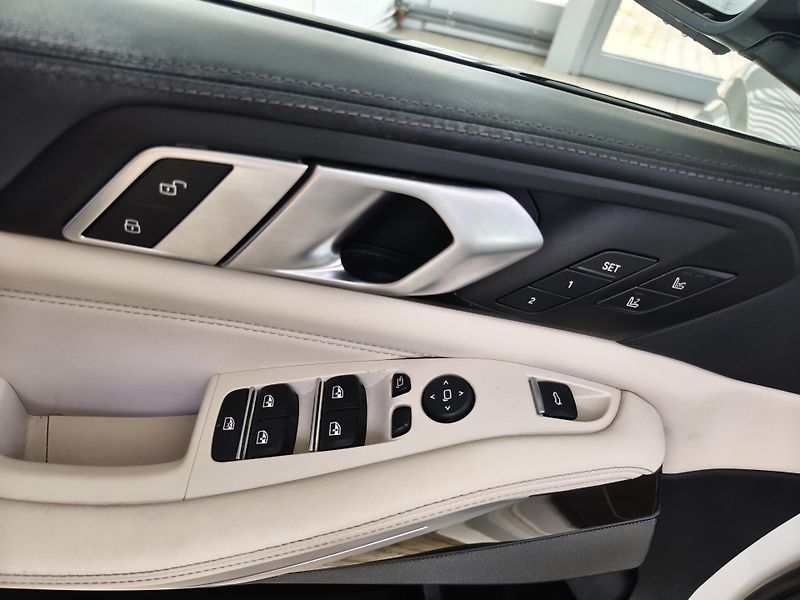 BMW X5 (2021) M50i 390kW xDrive - fotka 25 z 30