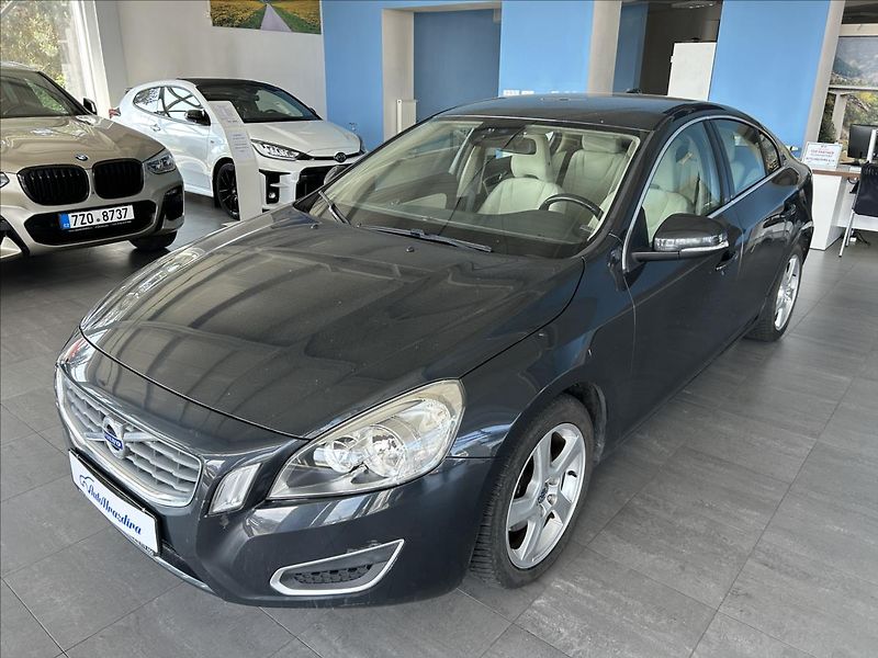 Volvo S60 1,6   D2,84kW - fotka 3 z 22