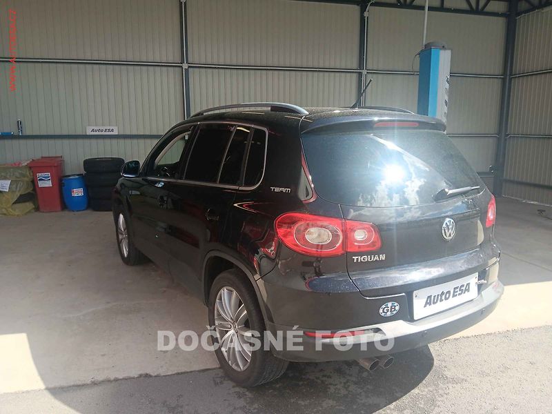 Volkswagen Tiguan (2010) 2.0TDi, Panor, výhř.sed. - fotka 2 z 3