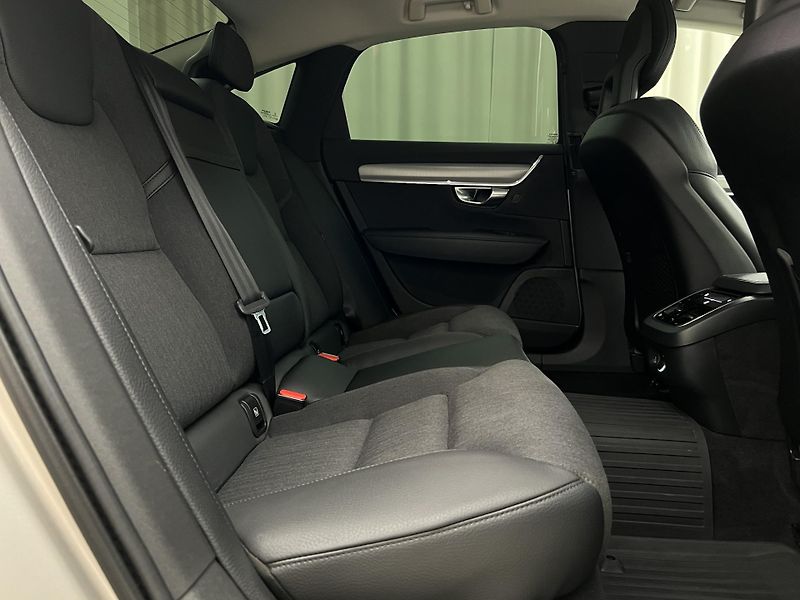 Volvo S90 D4 AWD MOMENTUM AUT - fotka 20 z 44