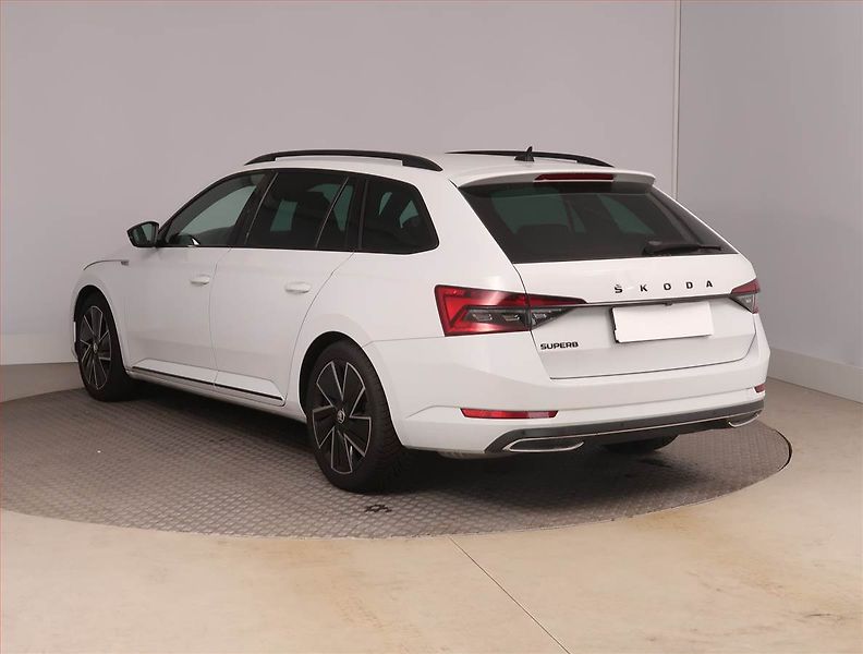 Škoda Superb (2022) Sportline 1.5 TSI - fotka 4 z 18