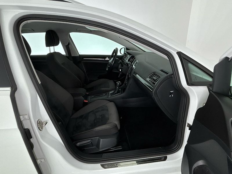 Volkswagen Golf Highline DSG - fotka 9 z 28