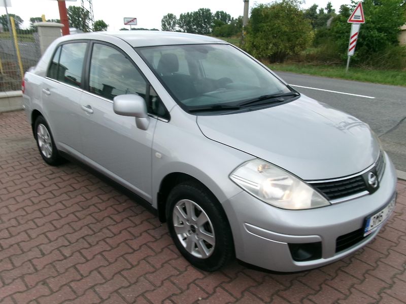 Nissan Tiida (2009) 1,6 16V AC ALU HF BT - fotka 9 z 26