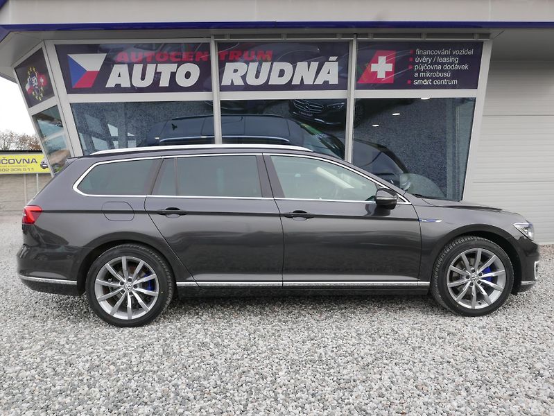 Volkswagen Passat 1,4 TSI GTE REZERVACE - fotka 9 z 44