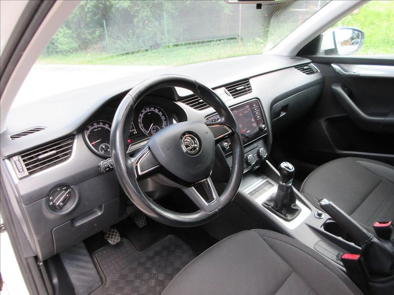Škoda Octavia 1,6 TDi 85 Kw, Navi, Nové v ČR - fotka 12 z 28